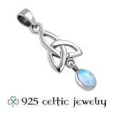 Hopeinen Kelttikoru Hopeaketjulla "Opal Celtic Trinity Knot"