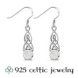 Hopeiset Keltti Korvakorut "Mother of Pearl Celtic Trinity Knot"