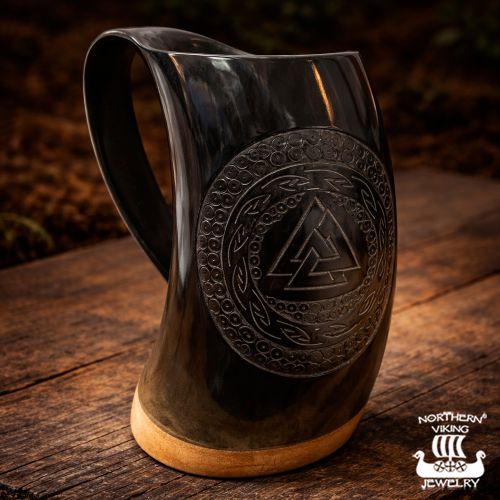 Horn Mug – Viikinkimuki Valknut-symbolilla Northern Viking Jewlery
