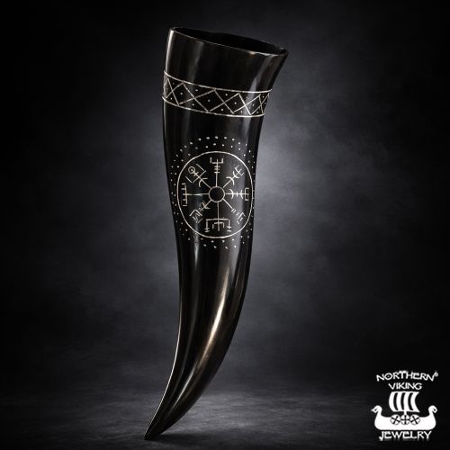 Juomasarvi Vegvísir-symbolilla – Viikinkien Drinking Horn.
