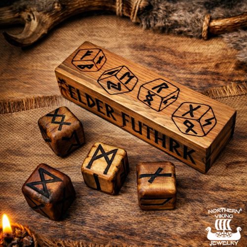 Elder Futhark Riimunopat – Puinen Viikinkinoppasetti Rasiassa.