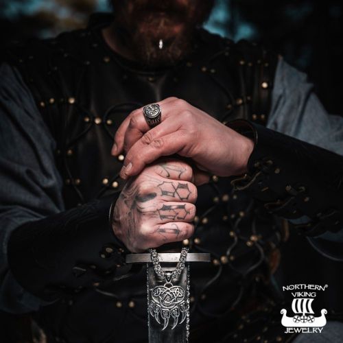 Northern Viking Jewelry®-Sormus "Karhun Käpälä"