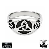 Kelttisormus Triquetra Kirurginteräs Northern Viking Jewelry®.